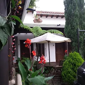 Emekarsa, Villa